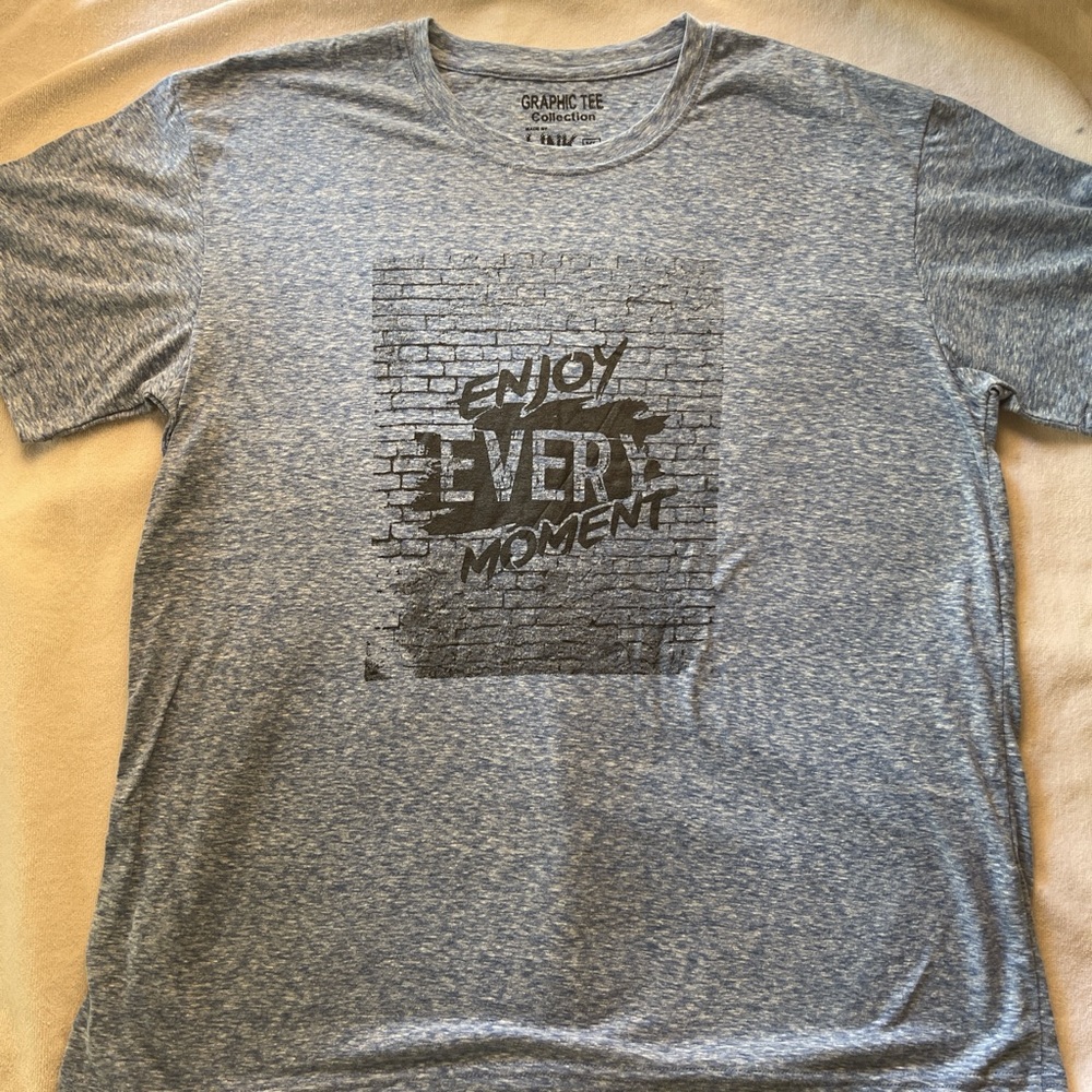 Link Graphic Tee - Enjoy Every Moment XL nwt